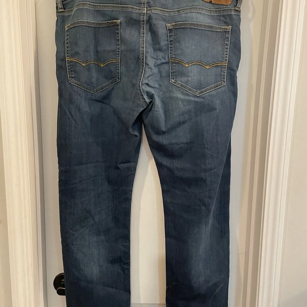 American Eagle Men’s jeans